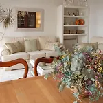 Bonito Y Luminoso En Rosalia De Castro サンティアゴ・デ・コンポステーラ