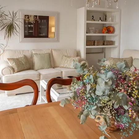 Bonito Y Luminoso En Rosalia De Castro Σαντιάγο ντε Κομποστέλα