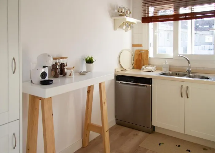 Bonito Y Luminoso En Rosalia De Castro Appartement